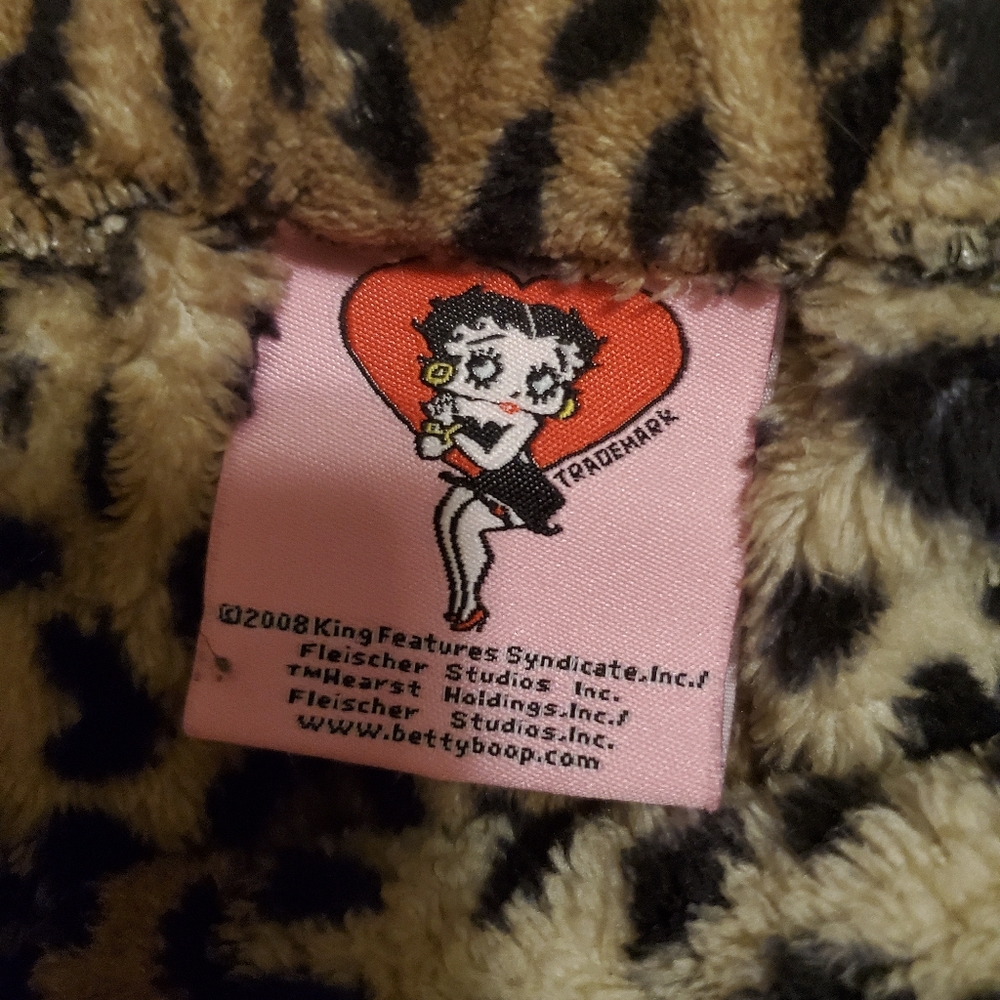 Betty Boop Throw Robe - Picture 2 of 3